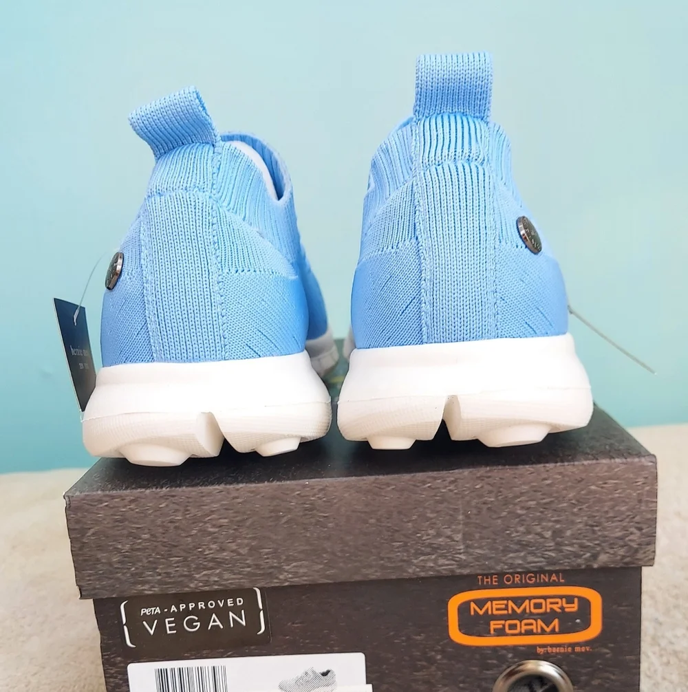 Bernie Mev Plush Blue & Cream Memory Foam Vegan Sneakers Women's Size 6 & 10 NWT - Picture 9 of 12